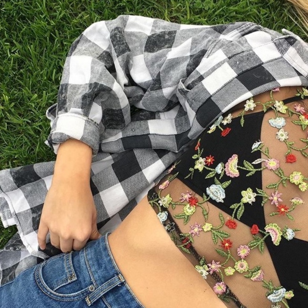 LF Dresscode Floral Mesh Crop Top - Picture 9 of 11